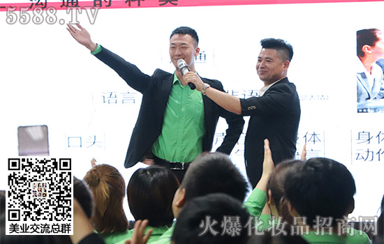 看我們的動作多標(biāo)準(zhǔn) 看我們的動作多標(biāo)準(zhǔn)