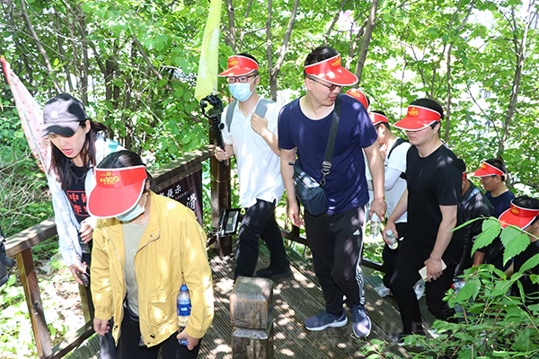 沒(méi)有不可攀越的高峰,沒(méi)有不可完成的夢(mèng)想 沒(méi)有不可攀越的高峰,沒(méi)有不可完成的夢(mèng)想